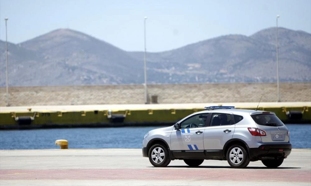 Συνελήφθησαν γιατί εξέδιδαν άδειες με πλαστά πιστοποιητικά